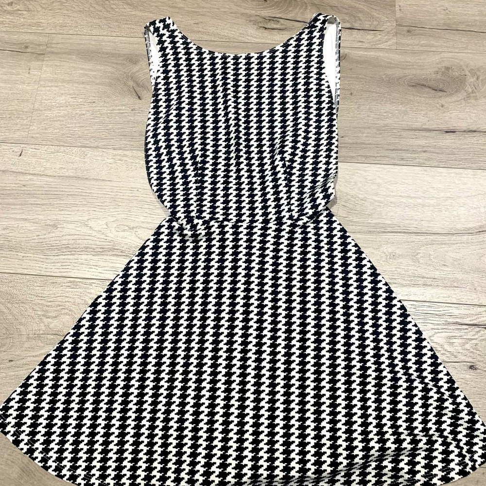 Backless dress